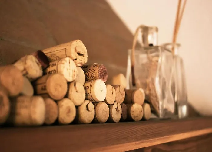 Case&colline Lorena Nyaraló *